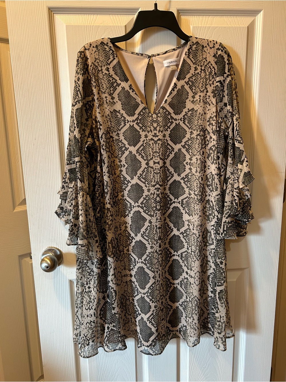 Calvin Klein Size 14 Beige & Black Snake Print Ruffle Sleeve Shift Dress NWOT
